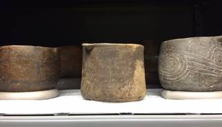 Archaeological ceramics on steel-coated shelving with supports made from acid-free materials