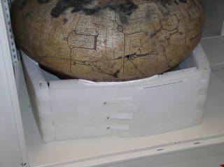 Cracked ceramic object with custom support