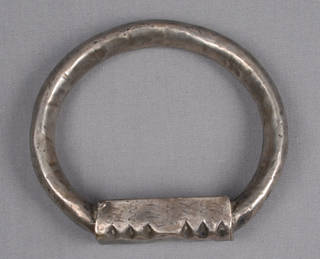 Silver bracelet with crevices